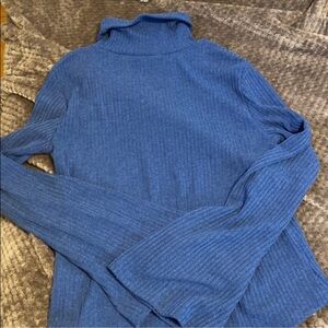 BLUE LONG SLEEVE SWEATER WITH BELL SLEEVES